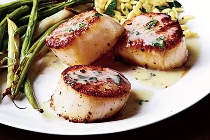 Seared Scallop Salad with Asparagus and Scallions