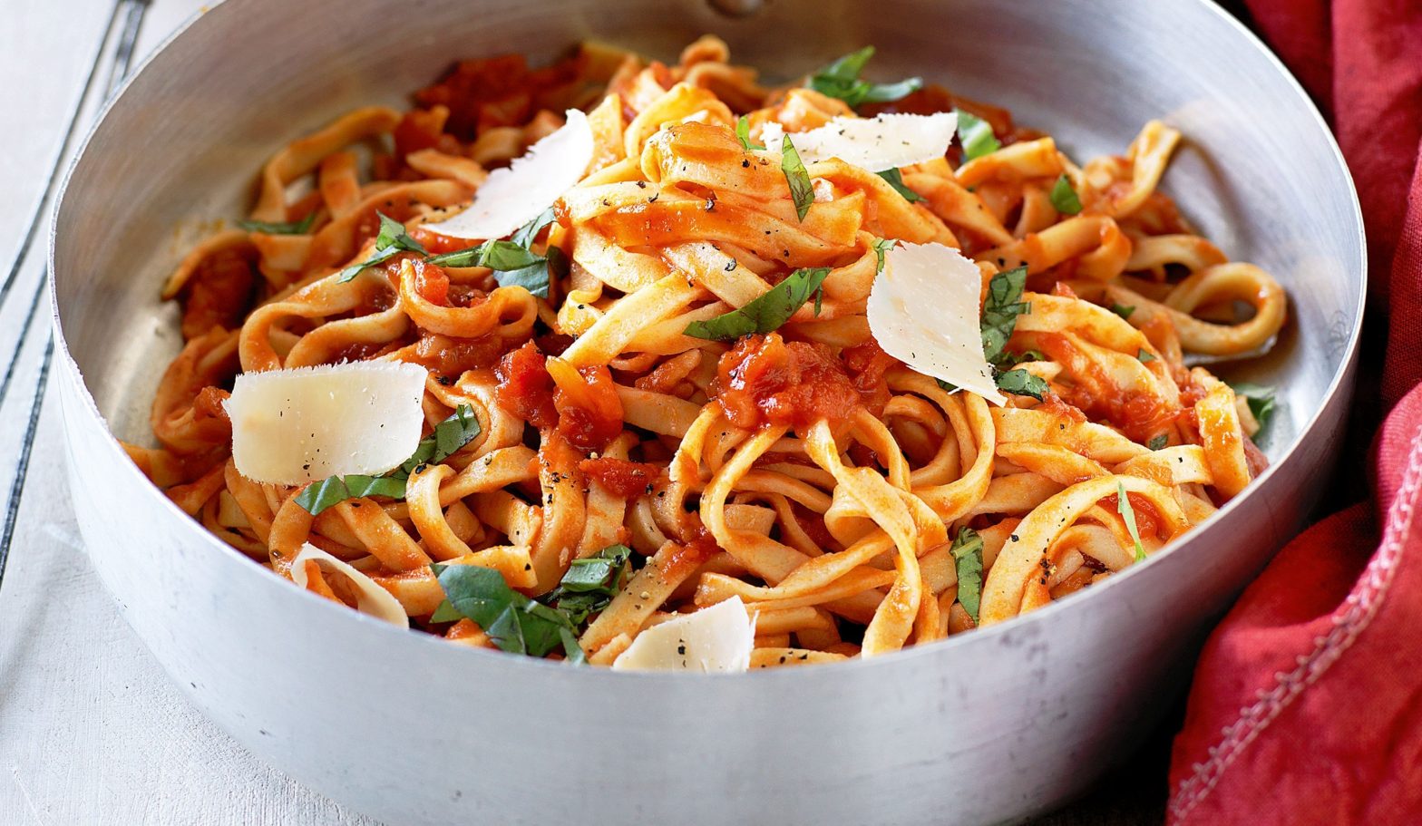 Kohlrabi Linguine with Tomato Basil Sauce