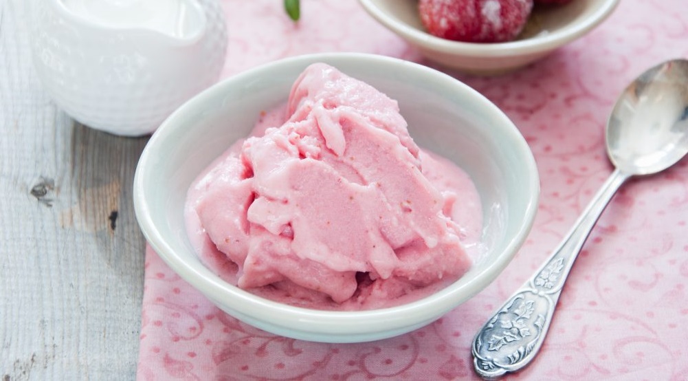 Wildberry yoghurt ice cream