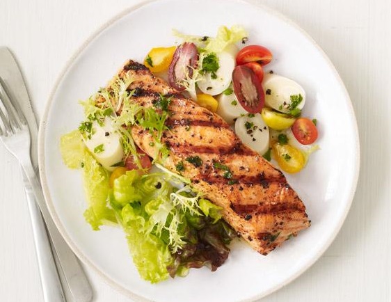 Spiced Grilled Salmon with Hearts of Palm Salad